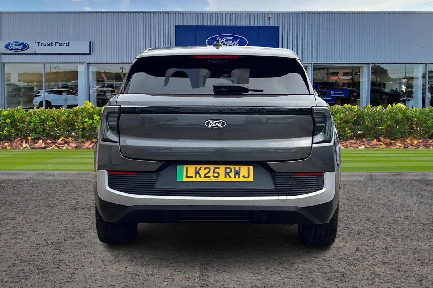 Ford Explorer Photo 6
