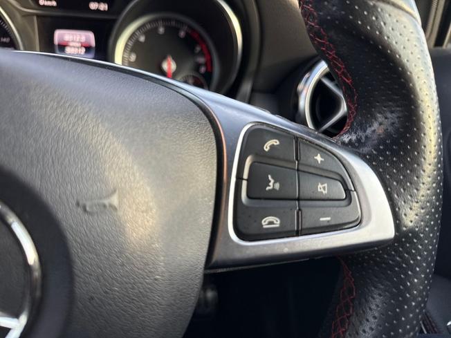 MERCEDES-BENZ GLA Photo 17