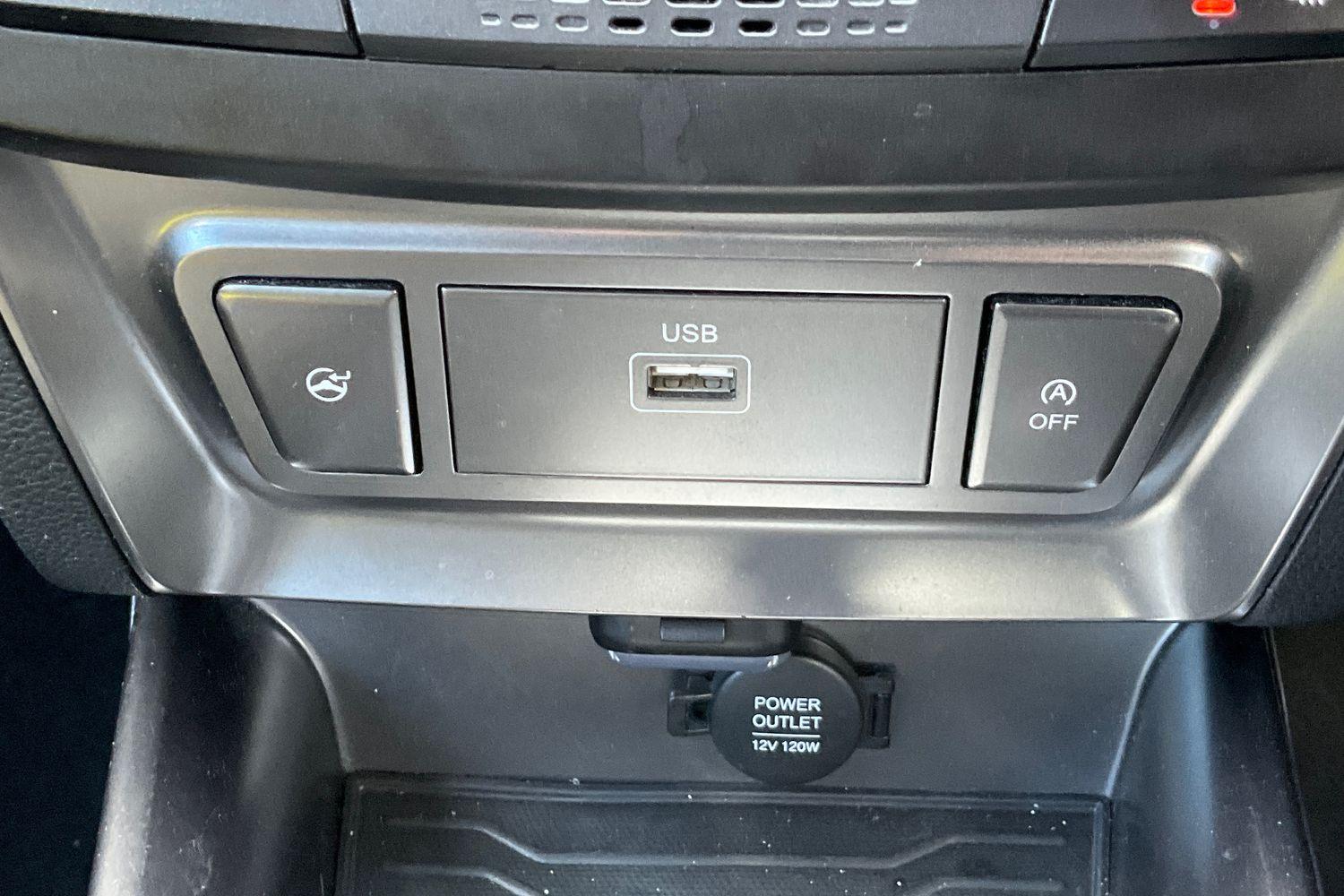 SsangYong TIVOLI Photo 26