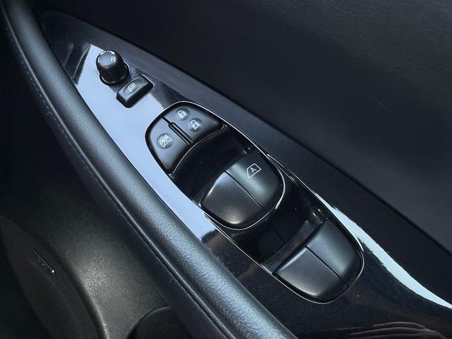 NISSAN Leaf Photo 36