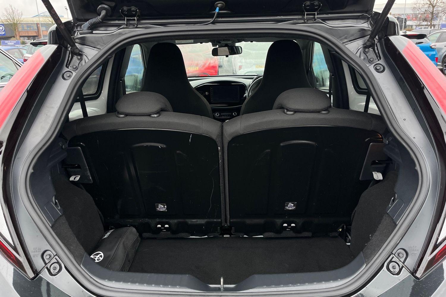Toyota AYGO X Photo 20