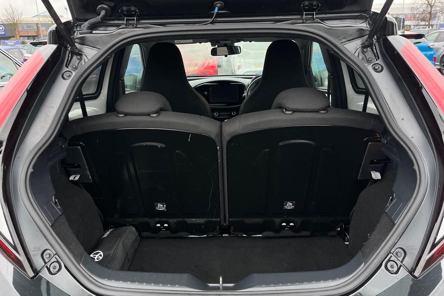 Toyota AYGO X Photo autoimg-78cbf885c63bf25baa9a15550712d5bf4c60a9b5.jpg