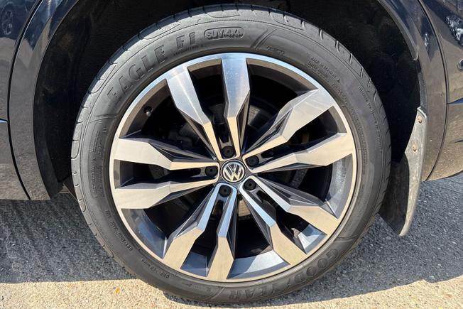 VOLKSWAGEN Touareg Photo 5