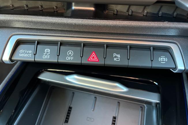 AUDI Q3 Photo 23