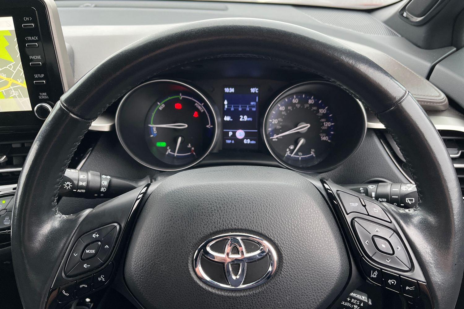 Toyota C-HR Photo 11
