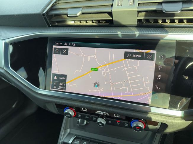 AUDI Q3 Photo 14