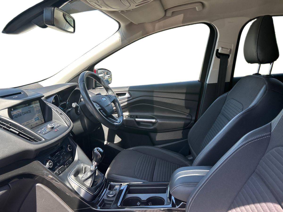 Ford Kuga Photo 2