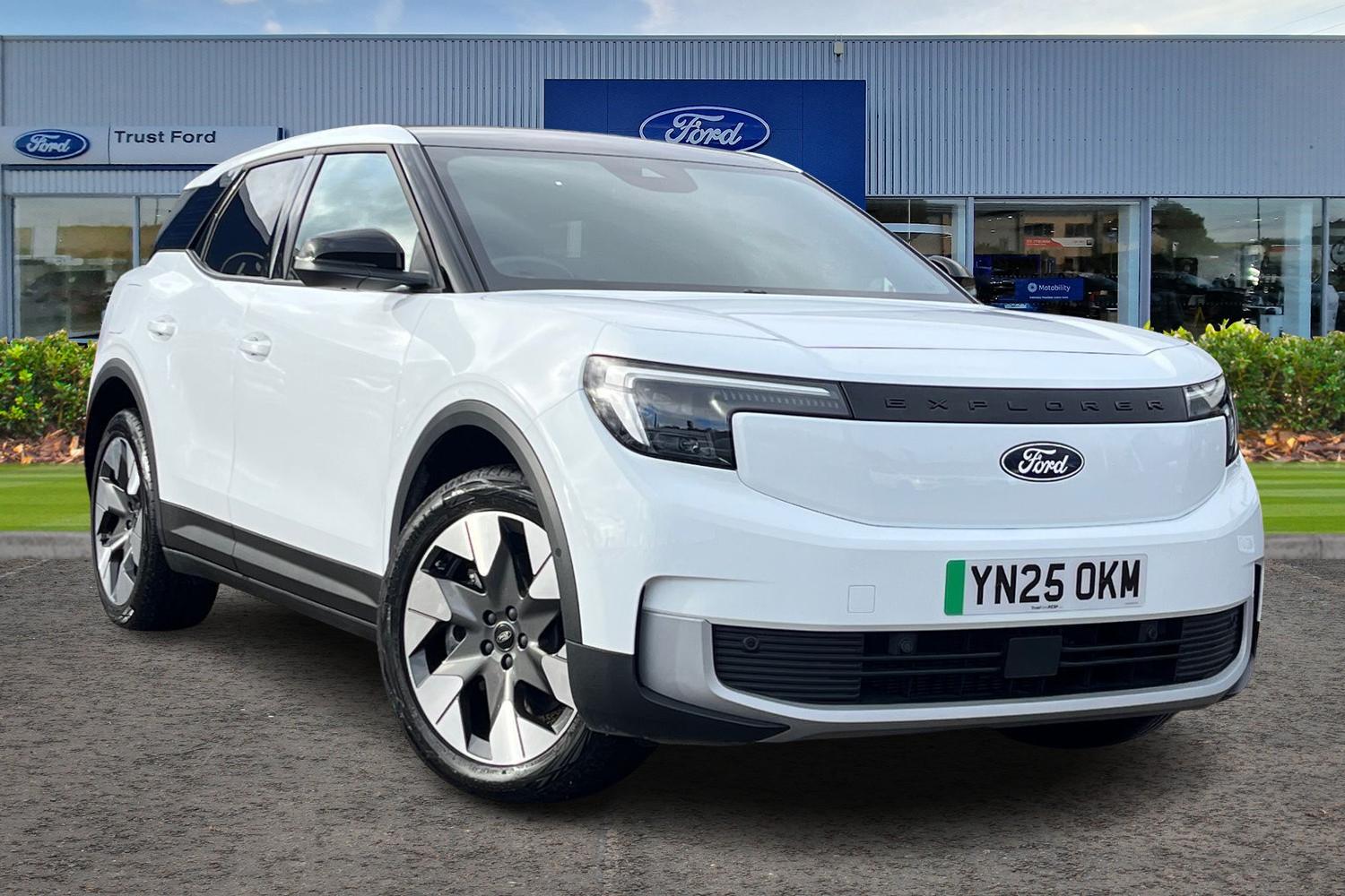 Ford Explorer Photo 0