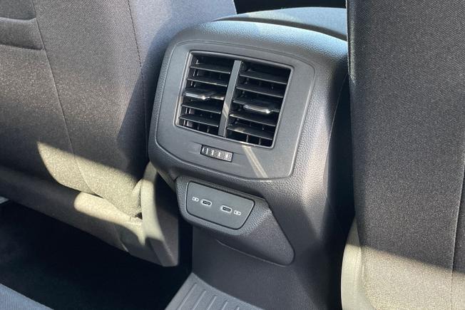 VOLKSWAGEN T-Roc Photo 29