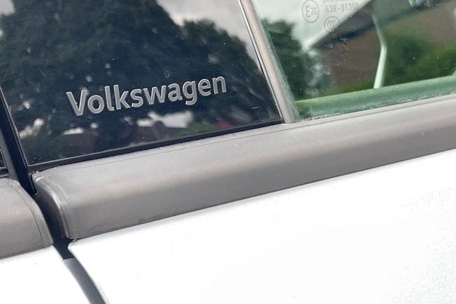VOLKSWAGEN ID.4 Photo 23