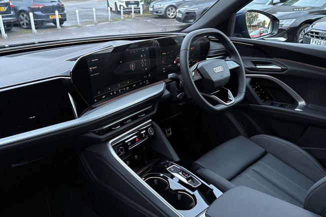 AUDI Q5 SUV Photo 26