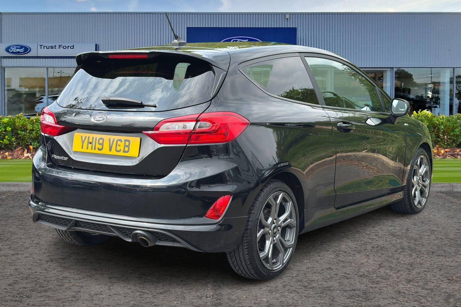 Ford FIESTA Photo 3