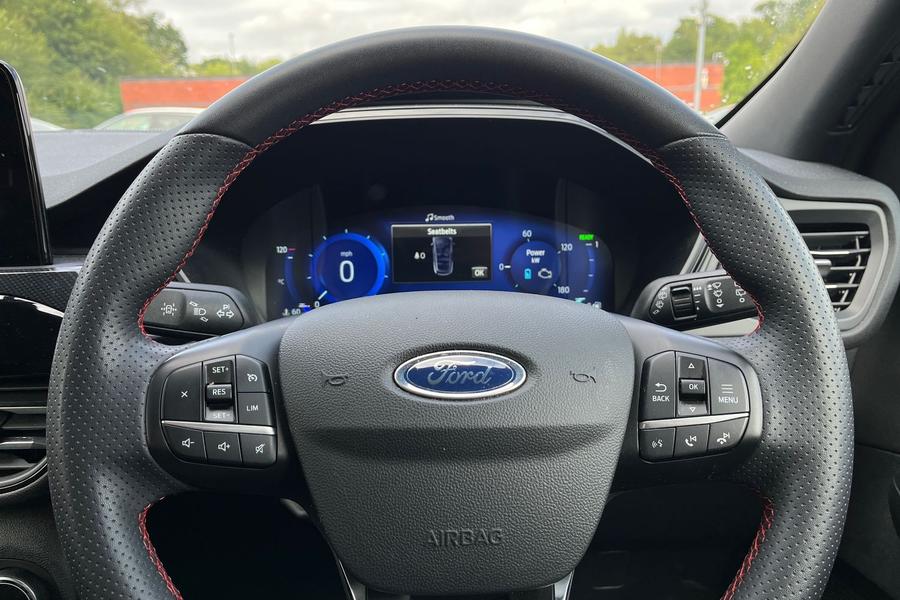 Ford Kuga Photo autoimg-78fe42dfce54204d47bcd7dcdb801db94a751ee8.jpg