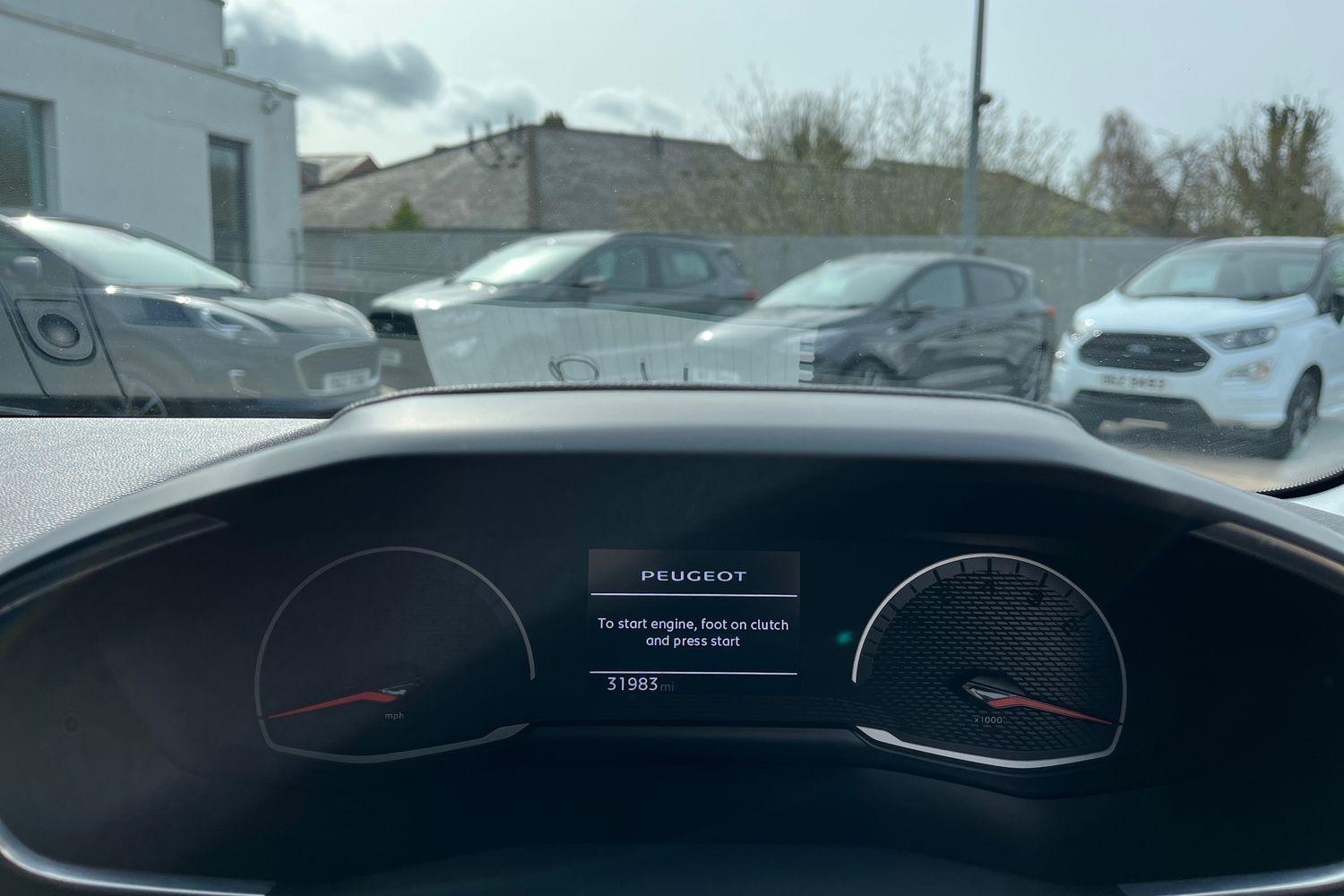 Peugeot 208 Photo 12