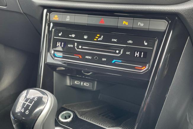 VOLKSWAGEN T-Roc Photo 25