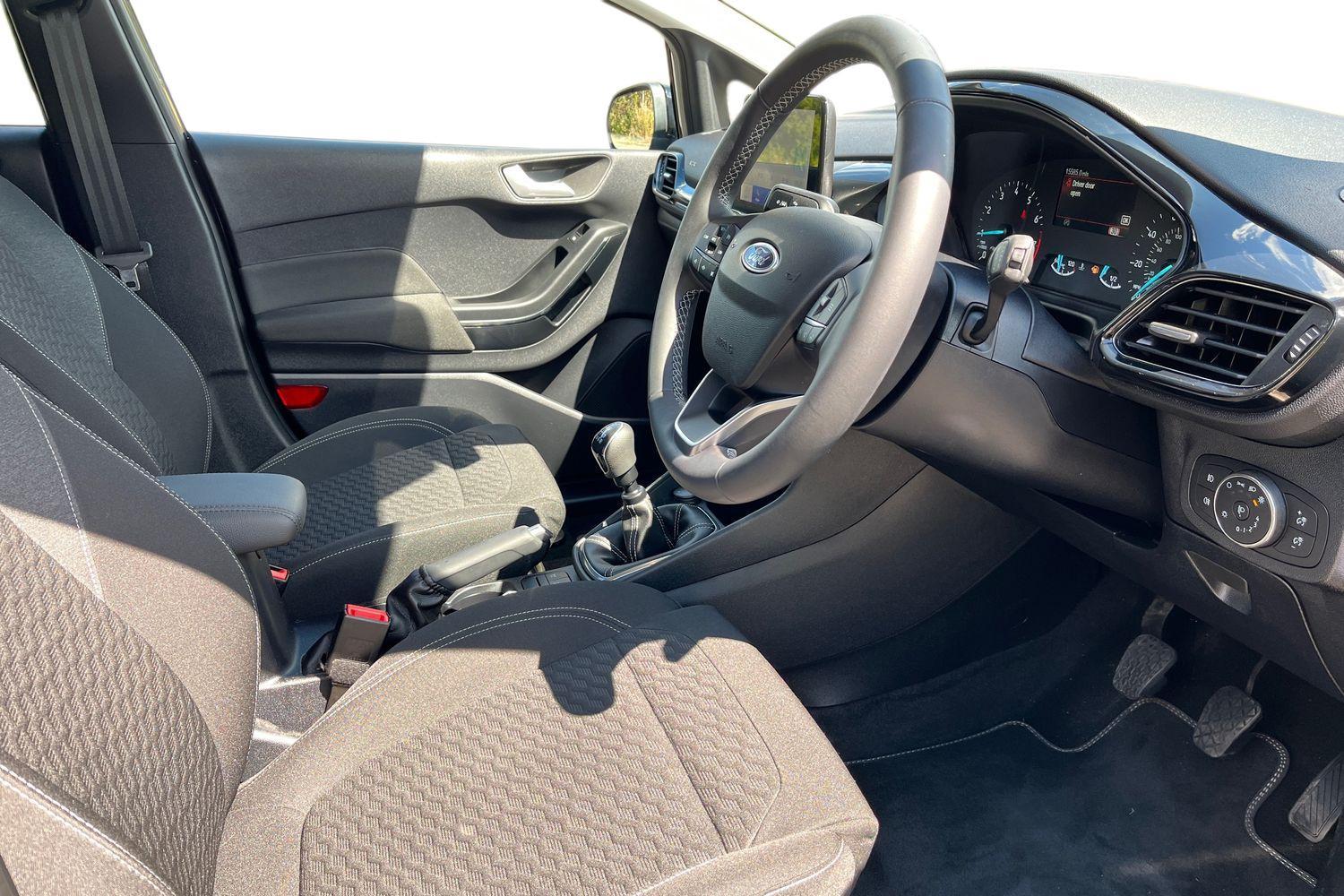 Ford FIESTA Photo 8