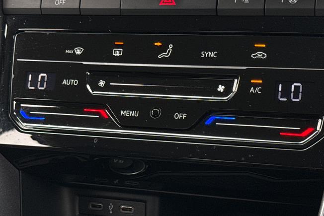 VOLKSWAGEN T-Roc Photo 25