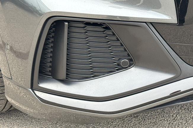 AUDI Q8 Photo 21
