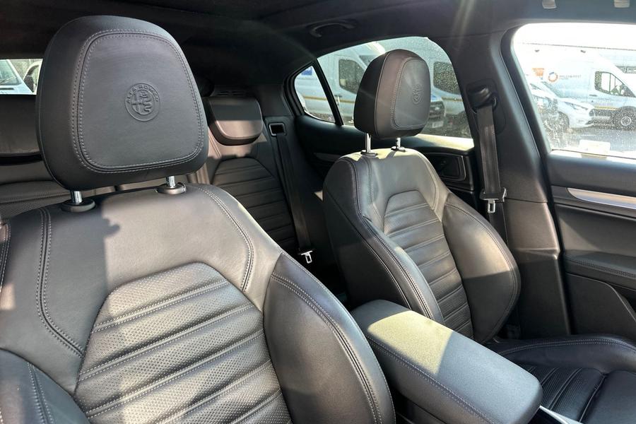 Alfa Romeo STELVIO Photo autoimg-791d4fc57969c4b3b62c0909ecd3637ca87de187.jpg