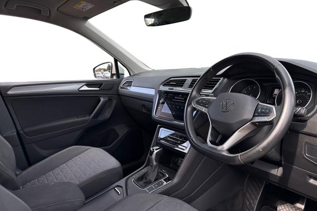 VOLKSWAGEN Tiguan Photo 6