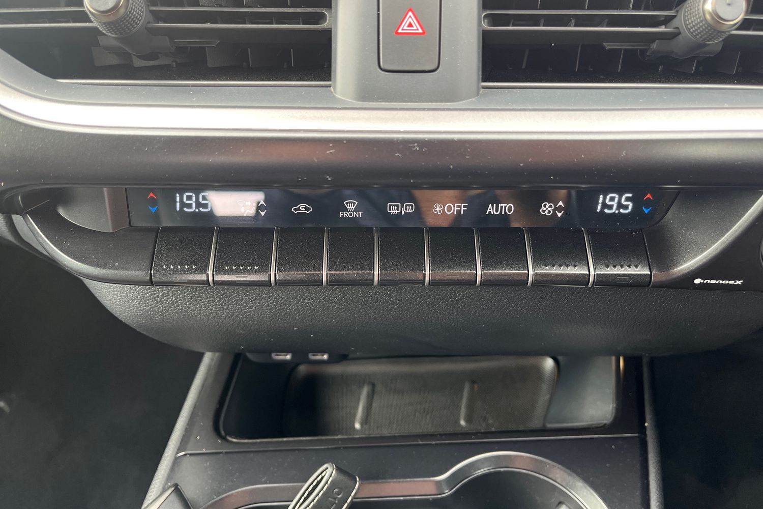 Lexus UX Photo 28