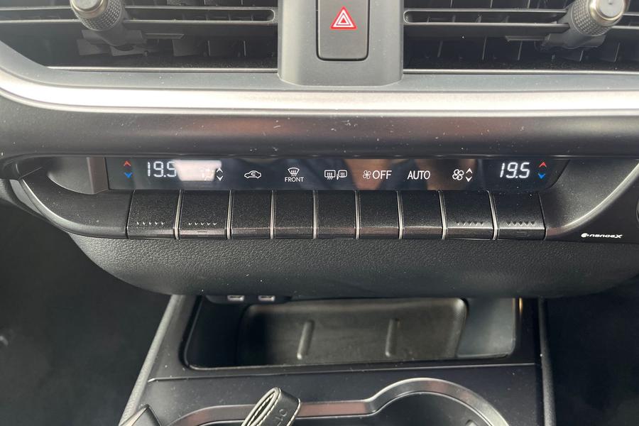 Lexus UX Photo autoimg-791f2db37d86ab2ba5ec1f295c60ed8c4965ad1e.jpg