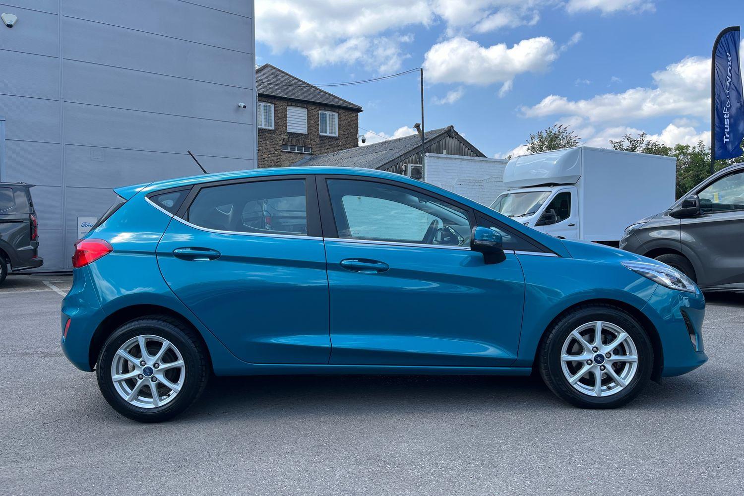 Ford FIESTA Photo 36