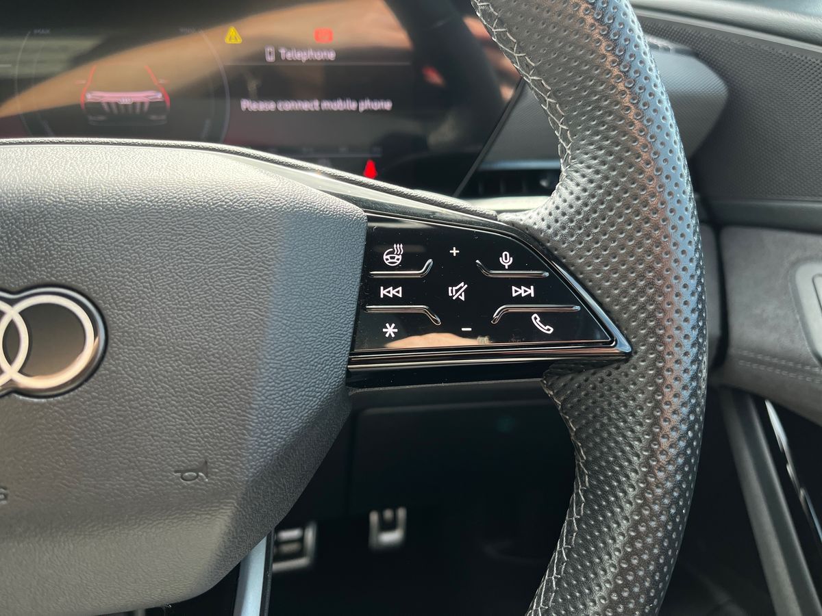 Audi Q6 e-tron Photo 16