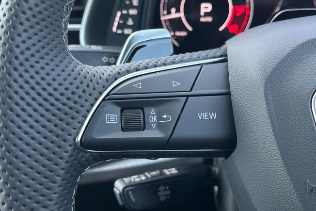 AUDI Rsq8 Photo 16