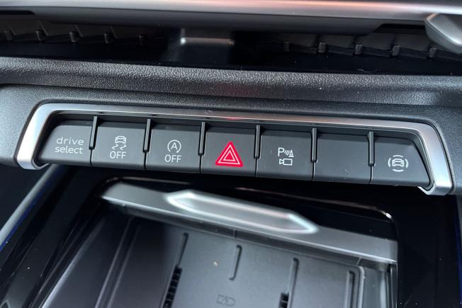AUDI Q3 Photo 25
