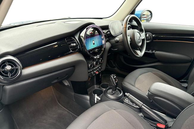 MINI Hatchback Photo 2