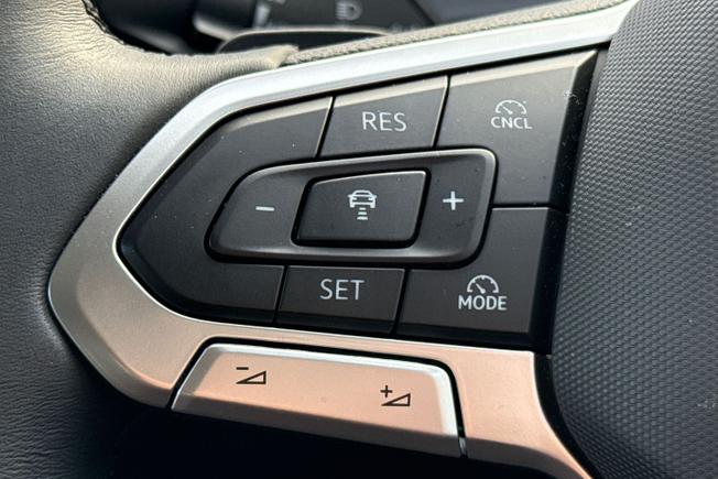 VOLKSWAGEN Tiguan Photo 16