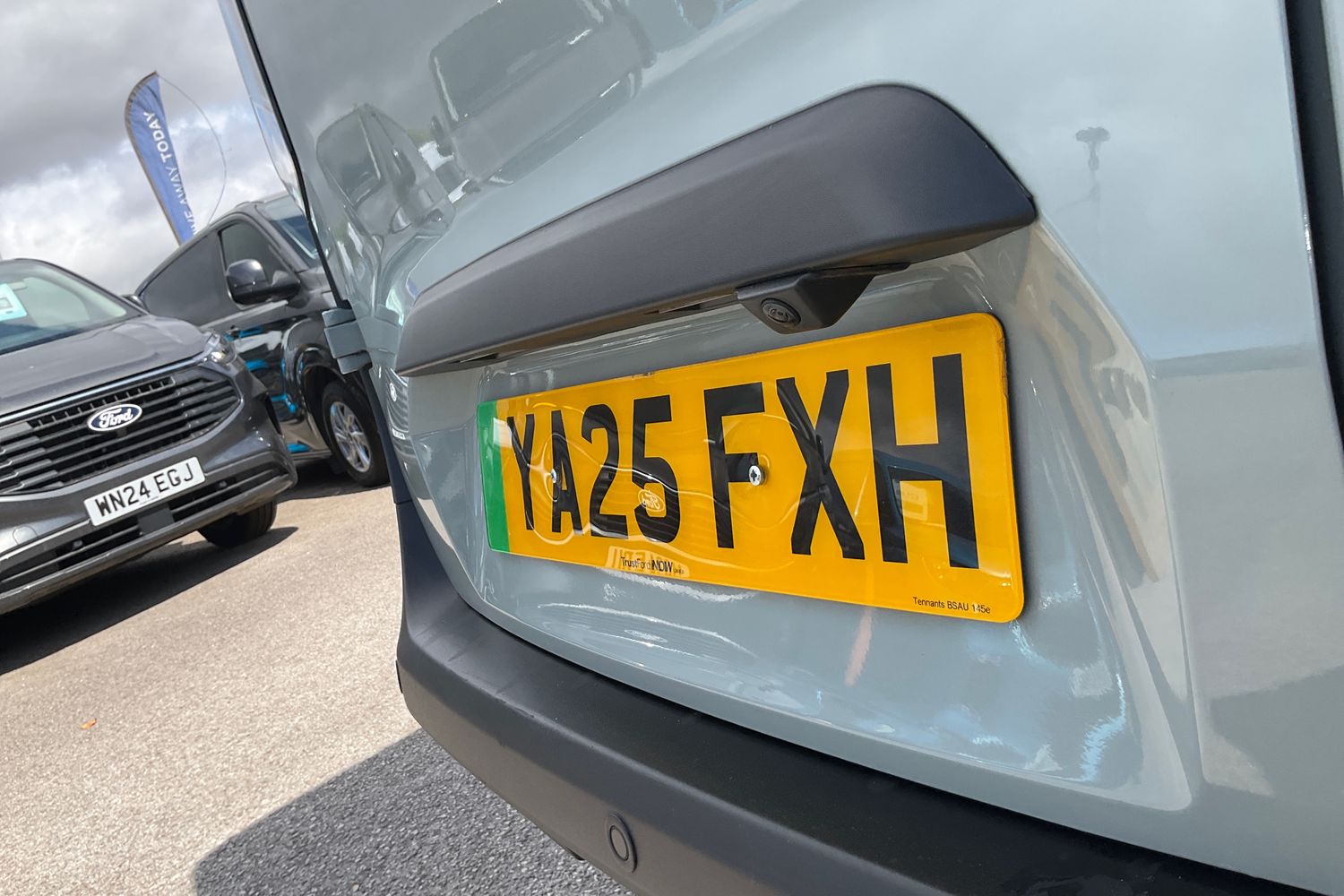 Ford E-TRANSIT COURIER Photo 18