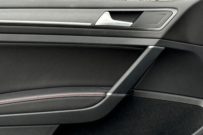 VOLKSWAGEN Golf Photo 47
