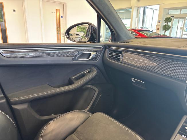 PORSCHE Macan Photo 42