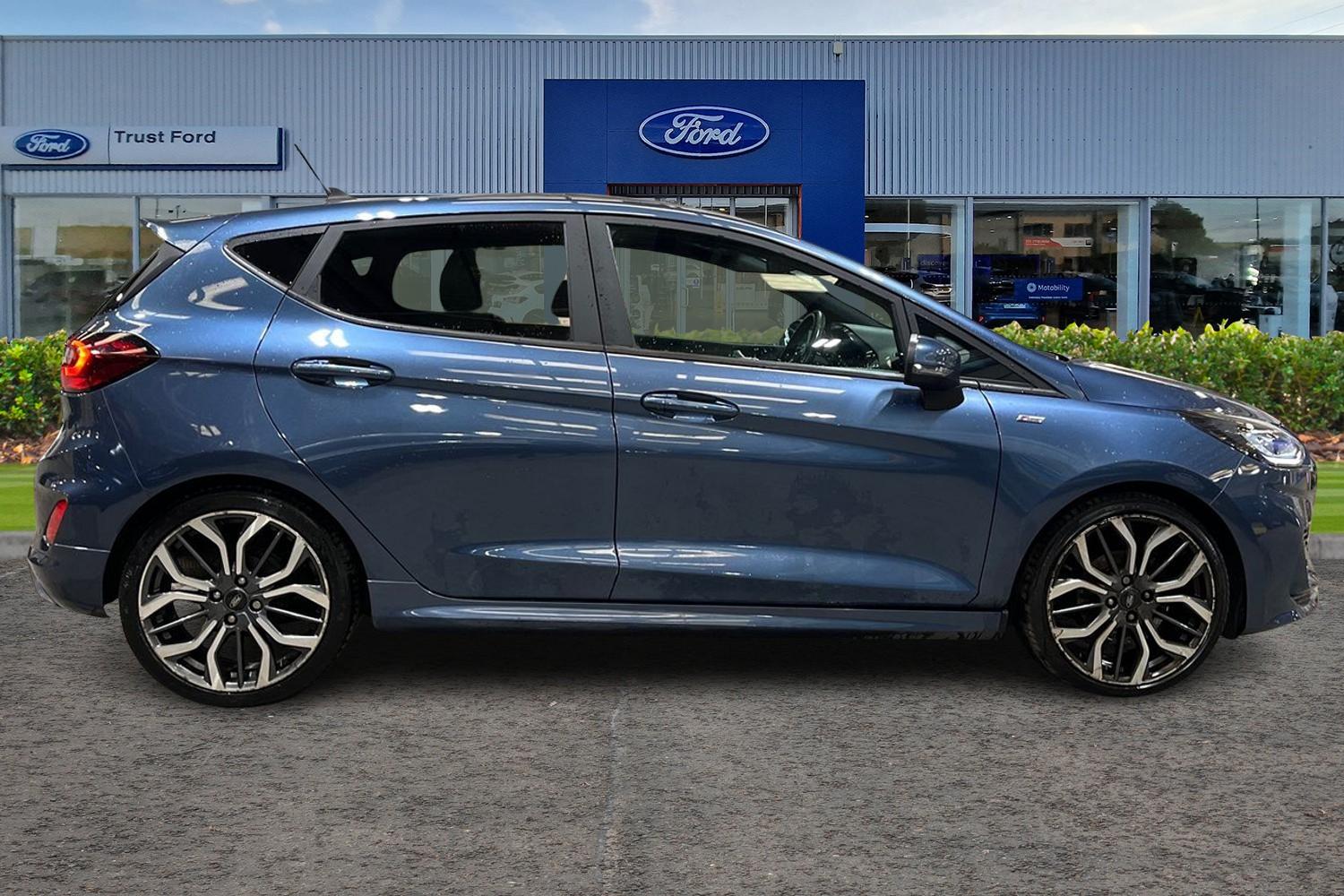 Ford FIESTA Photo 2