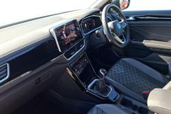 Volkswagen T-Roc Photo 2