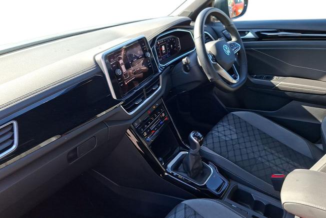 Volkswagen T-Roc Photo 2