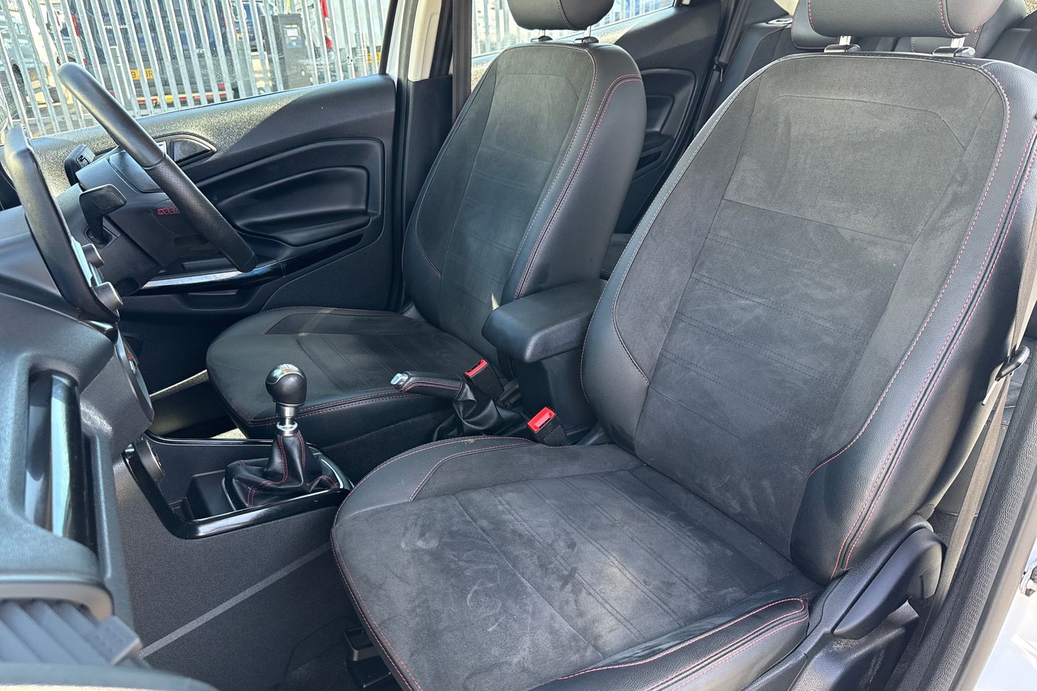 Ford EcoSport Photo 18