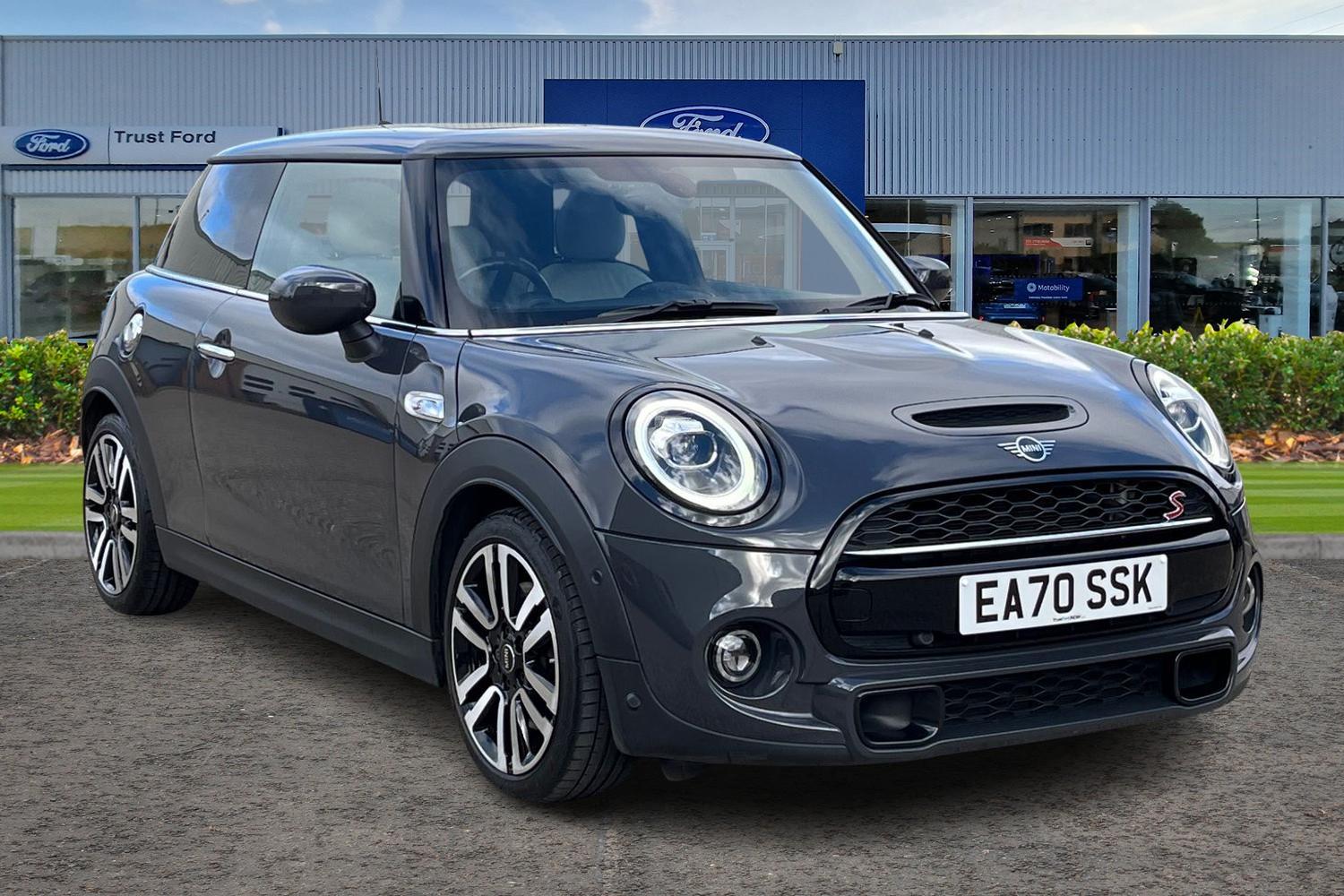 MINI HATCHBACK Photo 0