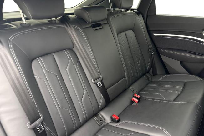 AUDI Q8 e-tron Photo 10
