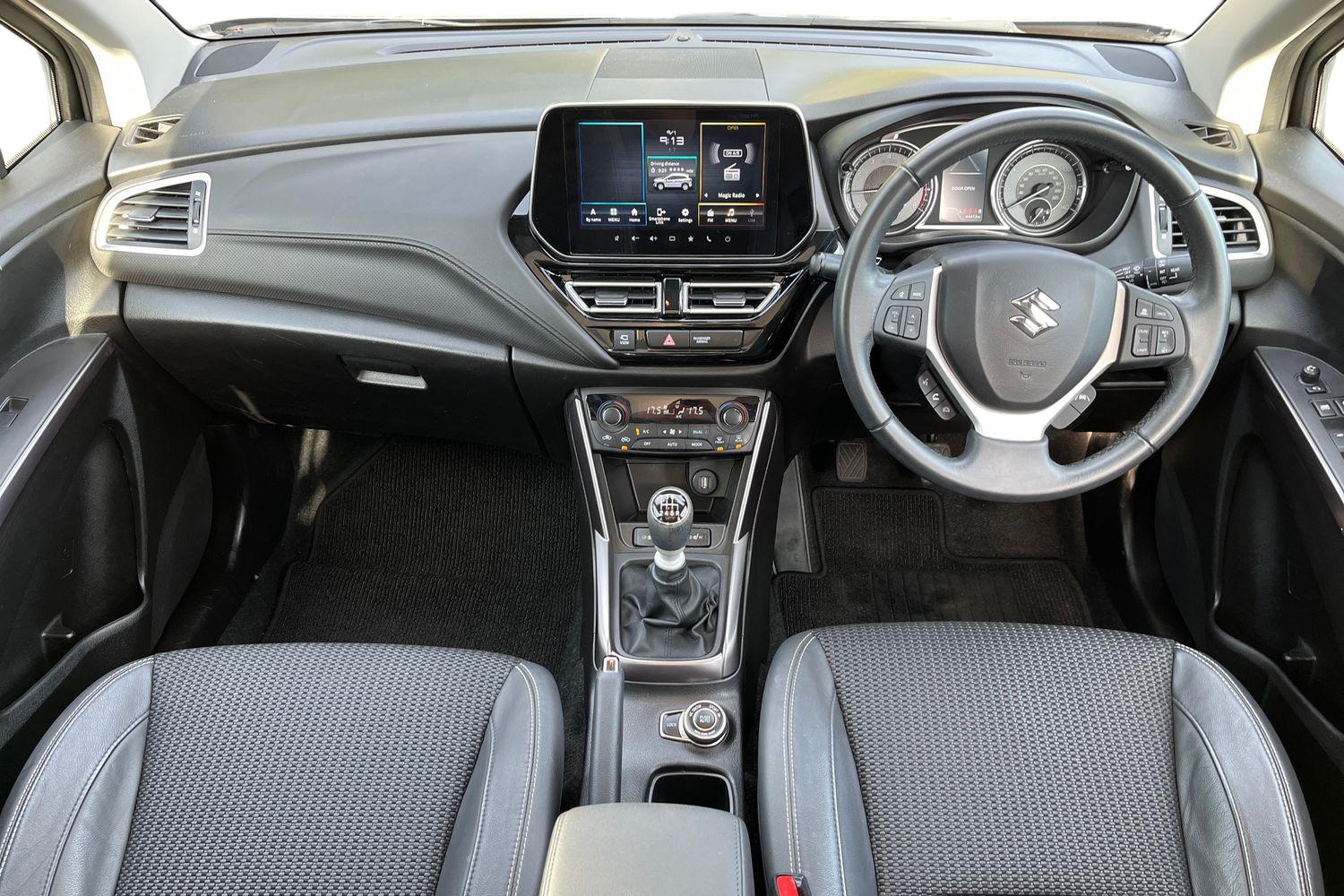 Suzuki S-Cross Photo 9