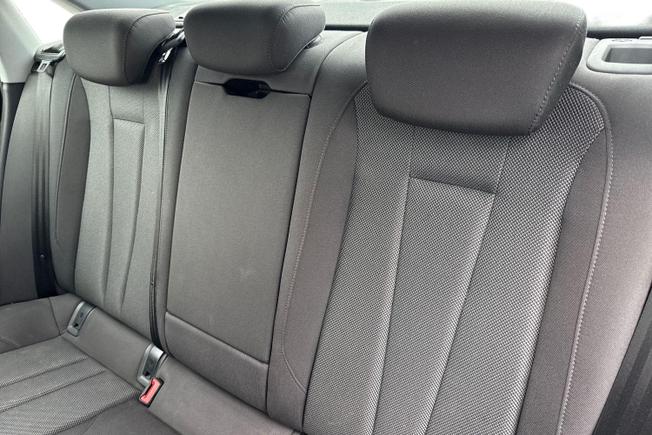 AUDI A4 Photo 9