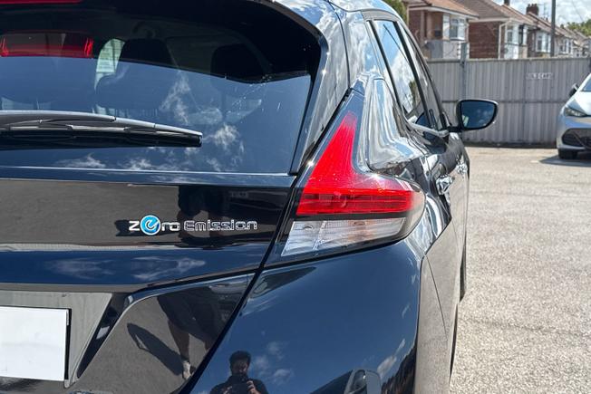 NISSAN Leaf Photo 18