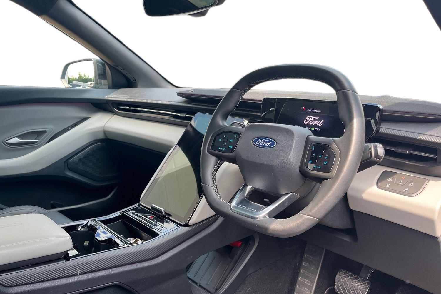 Ford Explorer Photo 8