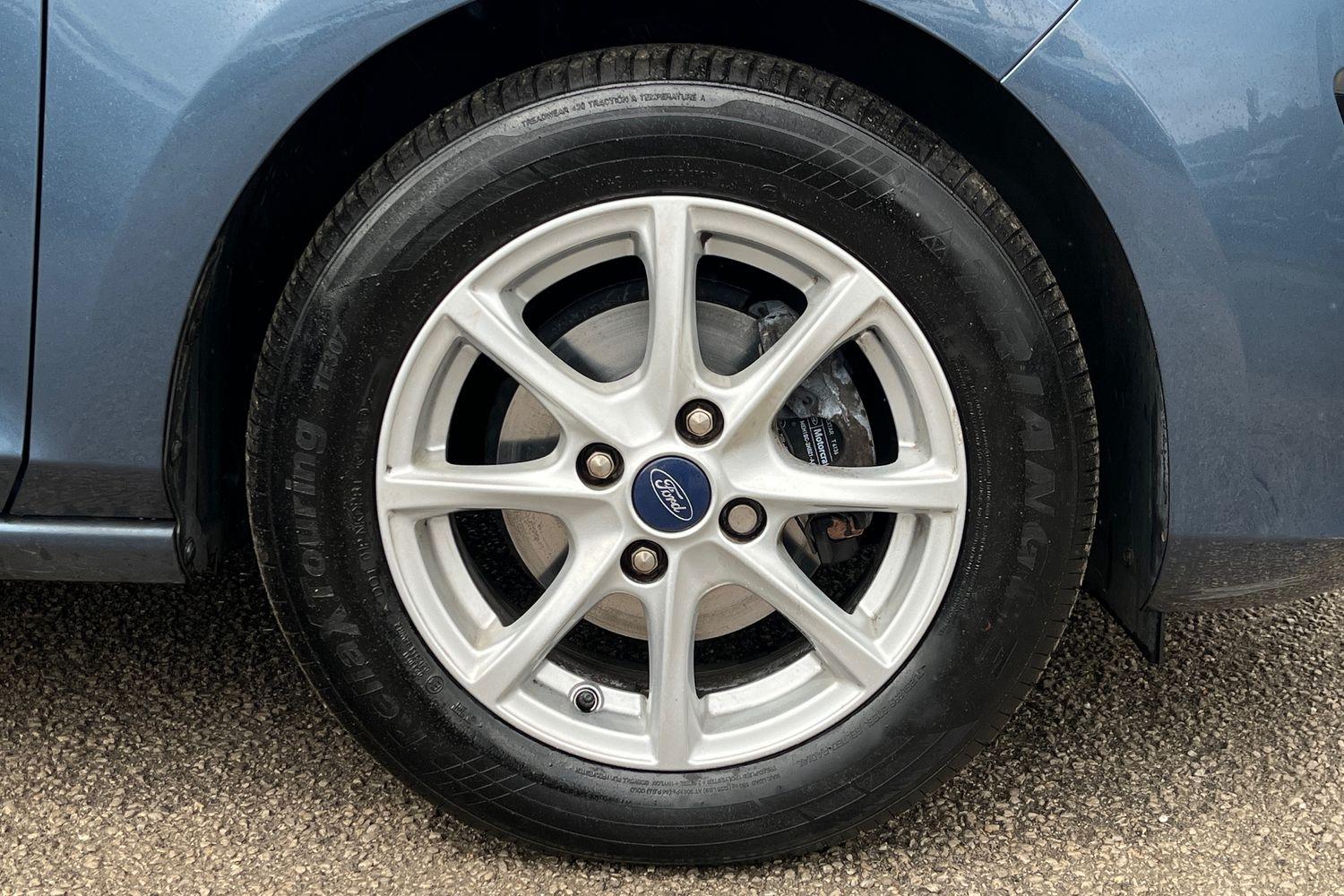 Ford Fiesta Photo 7