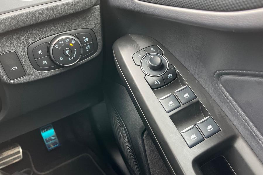 Ford FOCUS Photo autoimg-797f642cda3926ae71b0e010776ba96e13e2025d.jpg