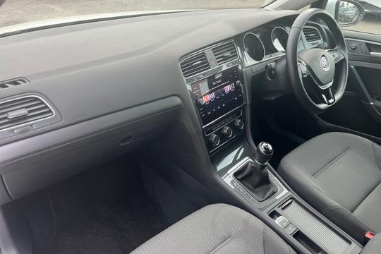 Volkswagen Golf Photo autoimg-7983eb72f06d39526df00cc0579b110a3380750f.jpg