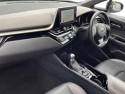 TOYOTA C-Hr Photo 2
