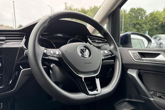 VOLKSWAGEN Touran Photo 26